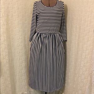 Modest midi dress (has pockets!) 💎